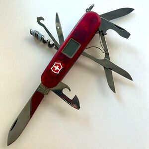 VICTORINOX ALTIMETER!!! (Ex Travel) NEW IN BOX!!! Model 53934 ruby scales